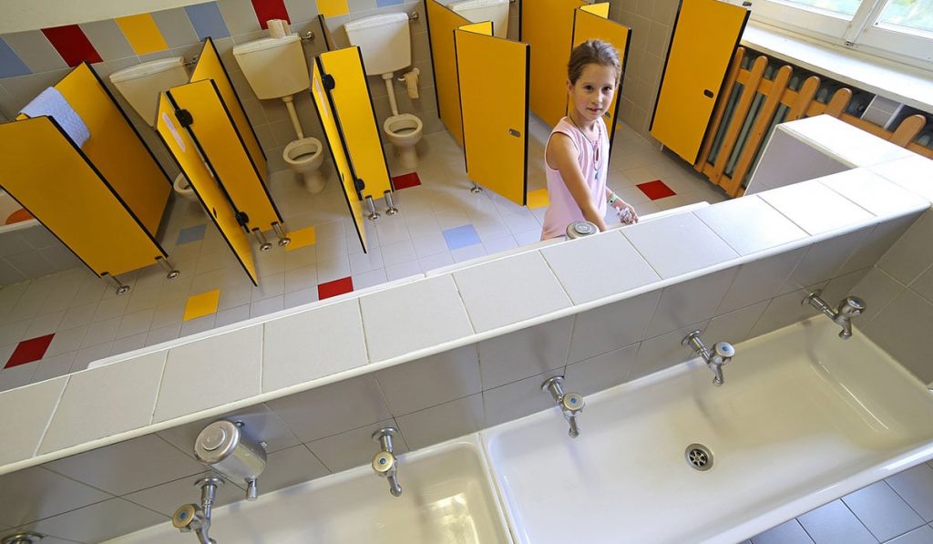 Nettoyage dans les sanitaires des écoles - Multis 36