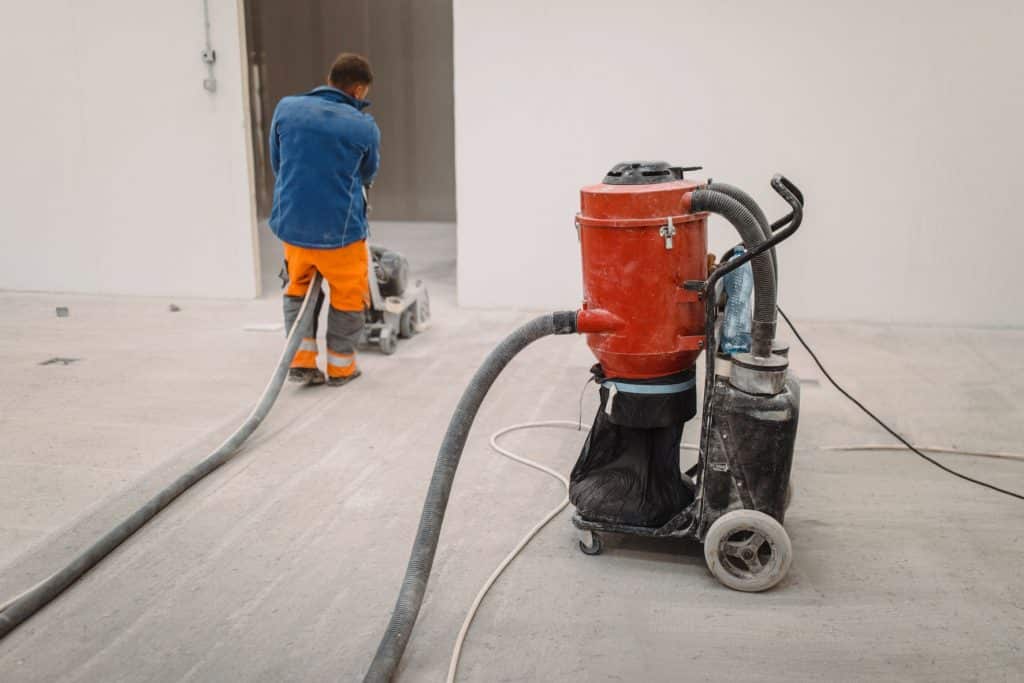 Nettoyage des sols à l'aide d'un aspirateur après un chantier - Nettoyage de fin de chantier - Multis 36